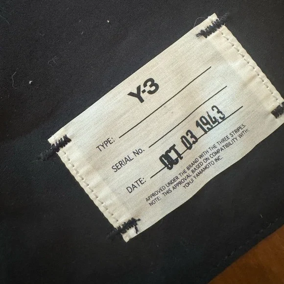 Y-3 black crossbody pouch brand new - Picture 3 of 3